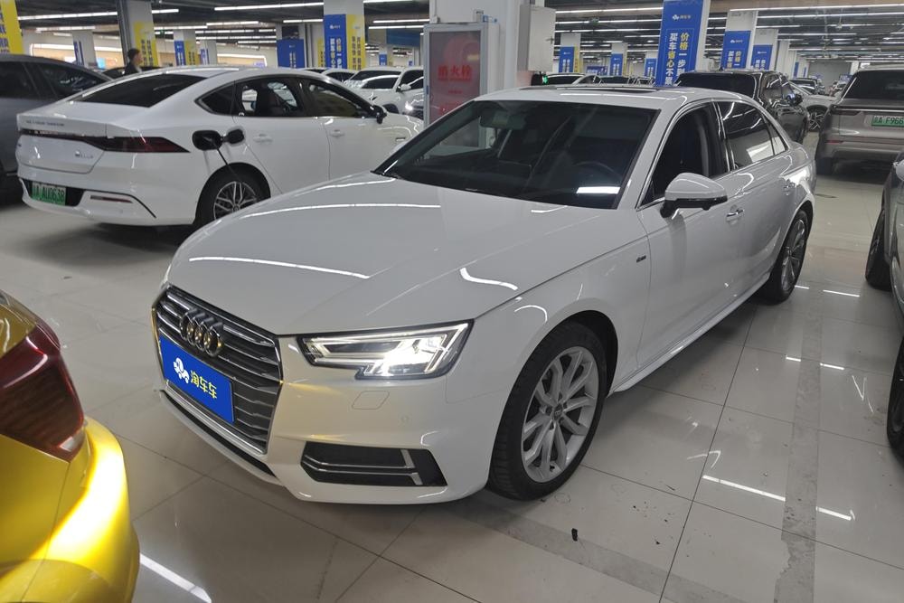Audi A4L 2018 — фото автомобиля 1
