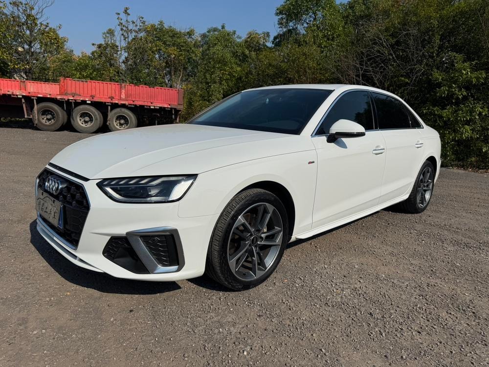 Audi A4L 2022 — фото автомобиля