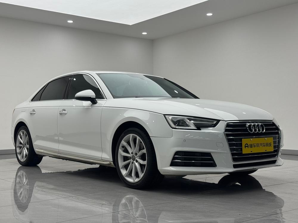 Audi A4L 2018 — фото автомобиля
