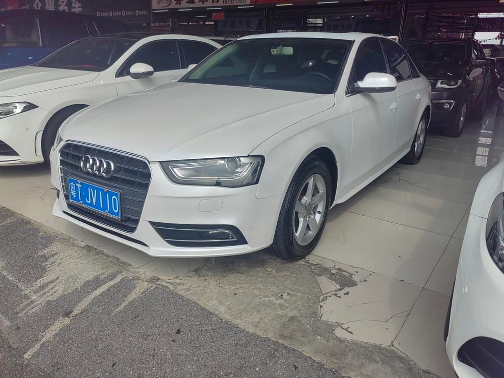 Audi A4L 2015 — фото автомобиля