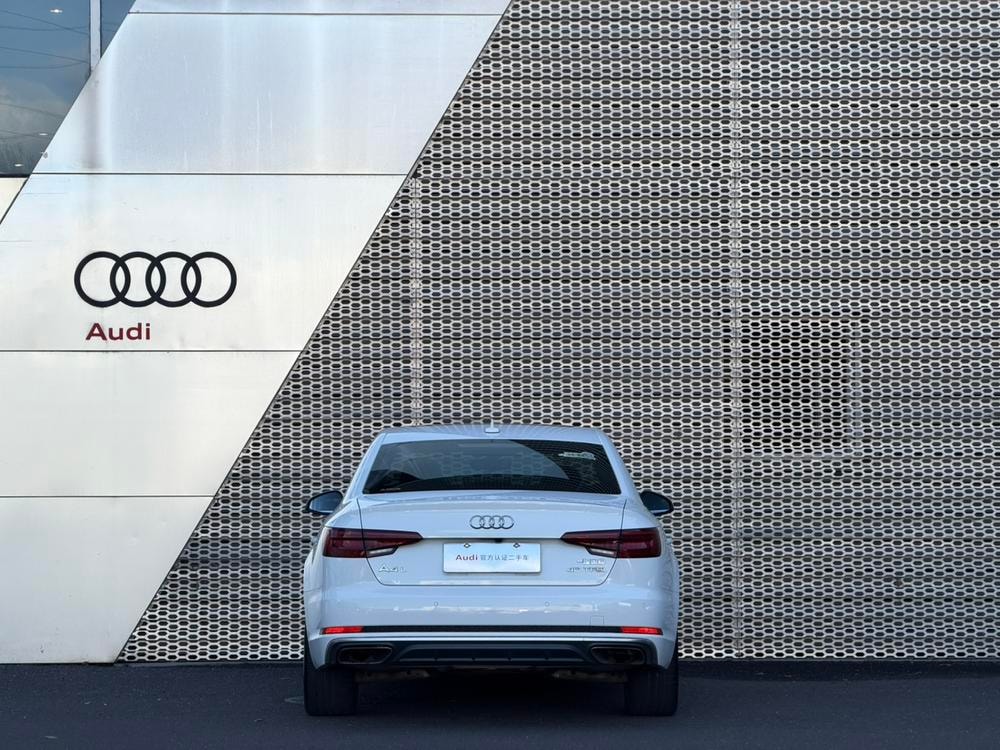 Audi A4L 2019 — фото автомобиля