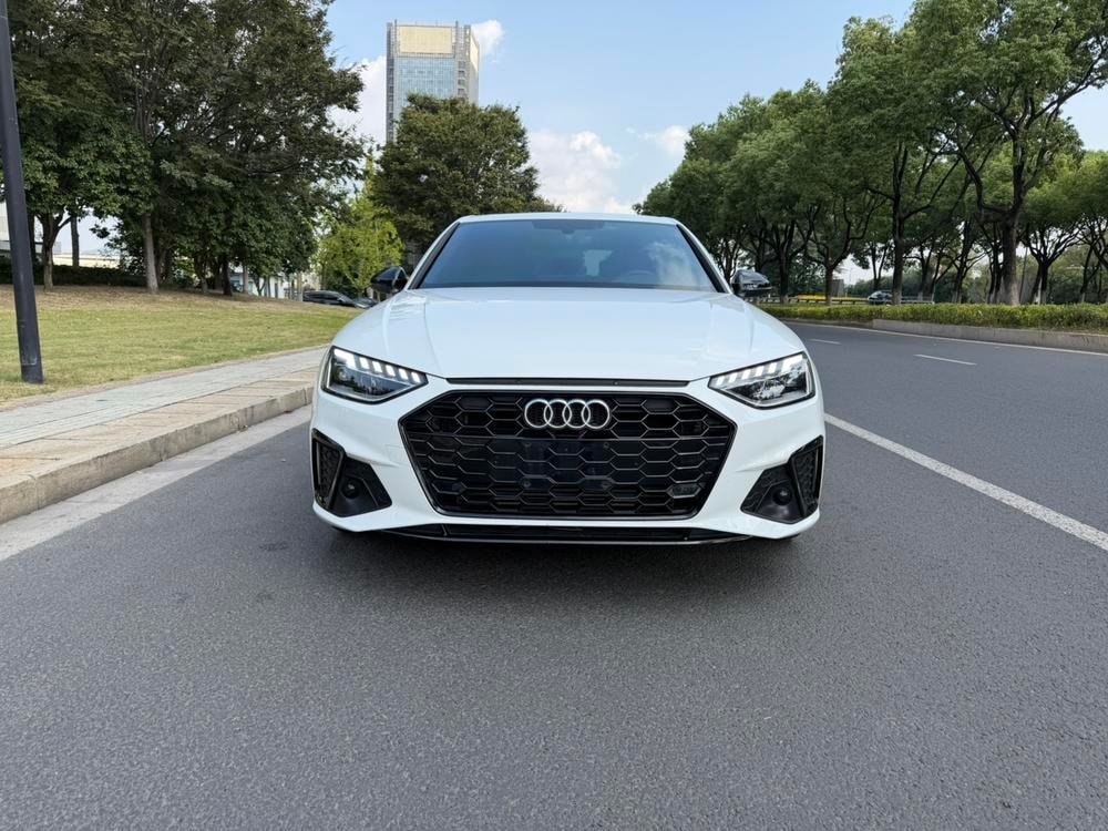 Audi A4L 2023 — фото автомобиля