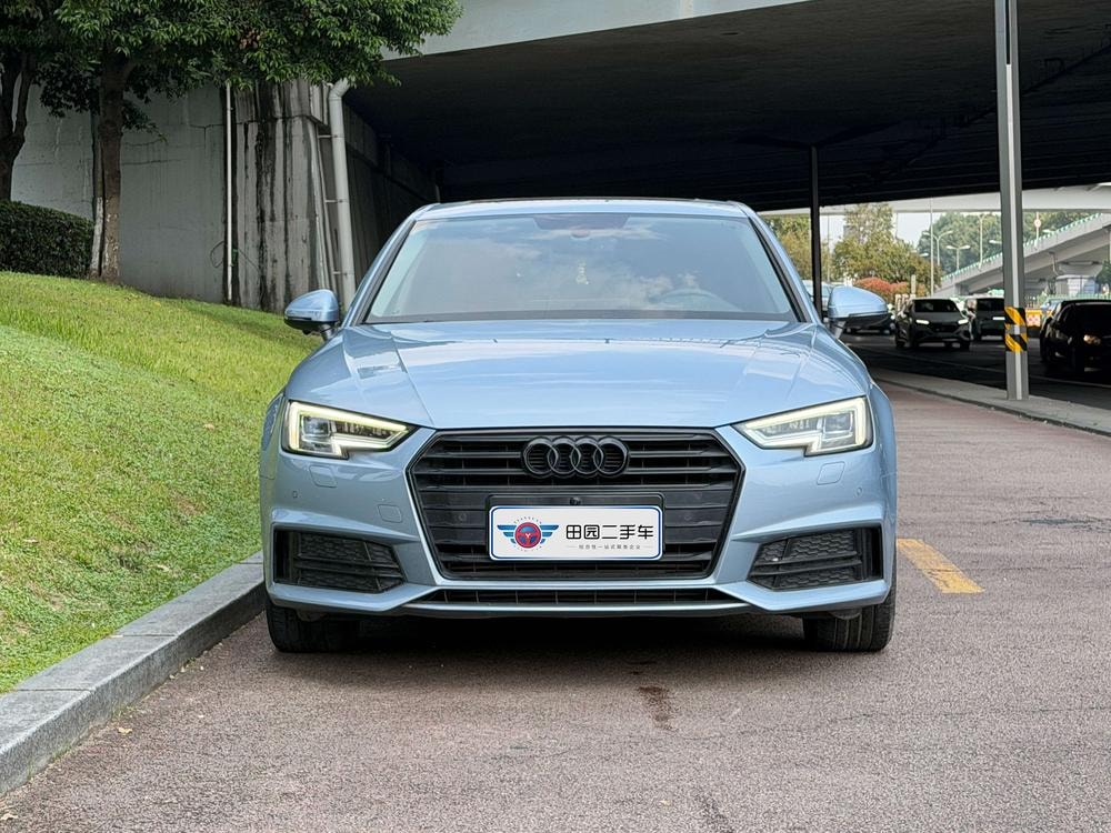 Audi A4L 2018 — фото автомобиля 1
