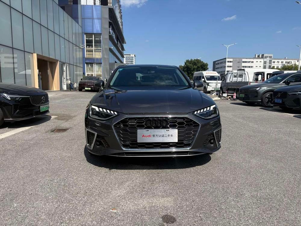 Audi A4L 2020 — фото автомобиля