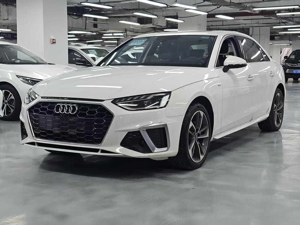 Audi A4L 2022 — фото автомобиля