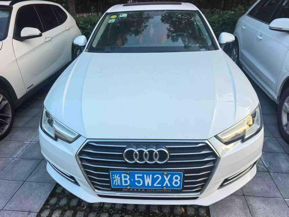 Audi A4L 2018 — фото автомобиля