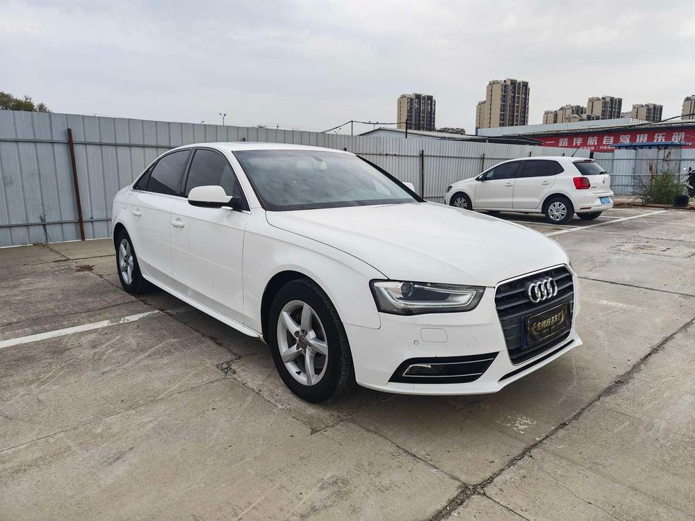 Audi A4L 2015 — фото автомобиля