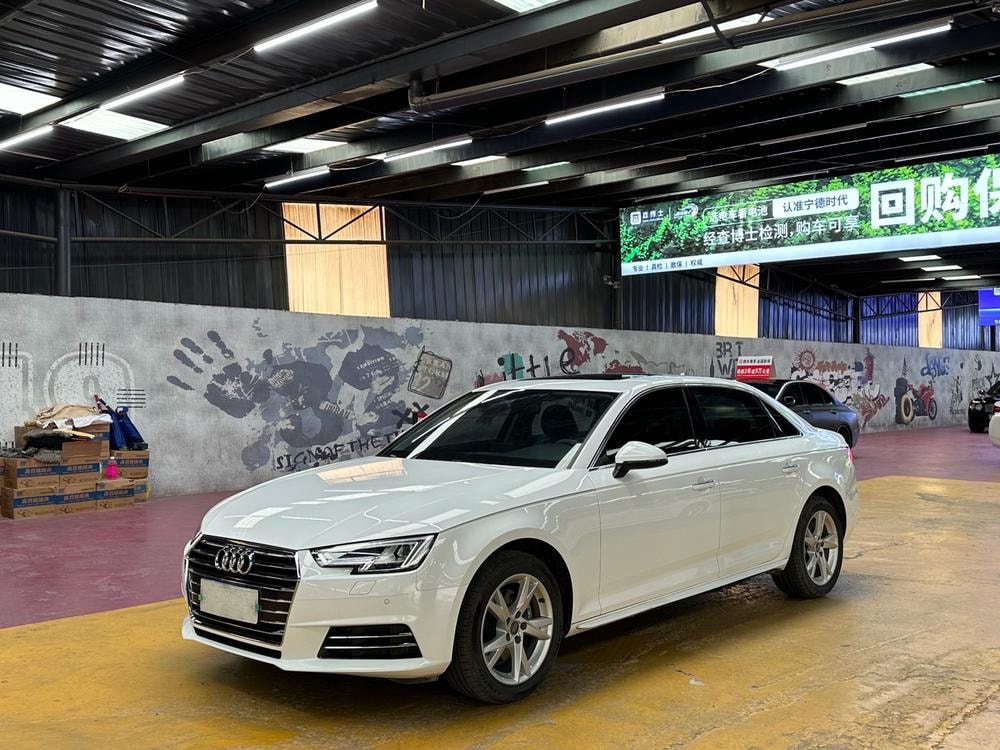 Audi A4L 2018 — фото автомобиля