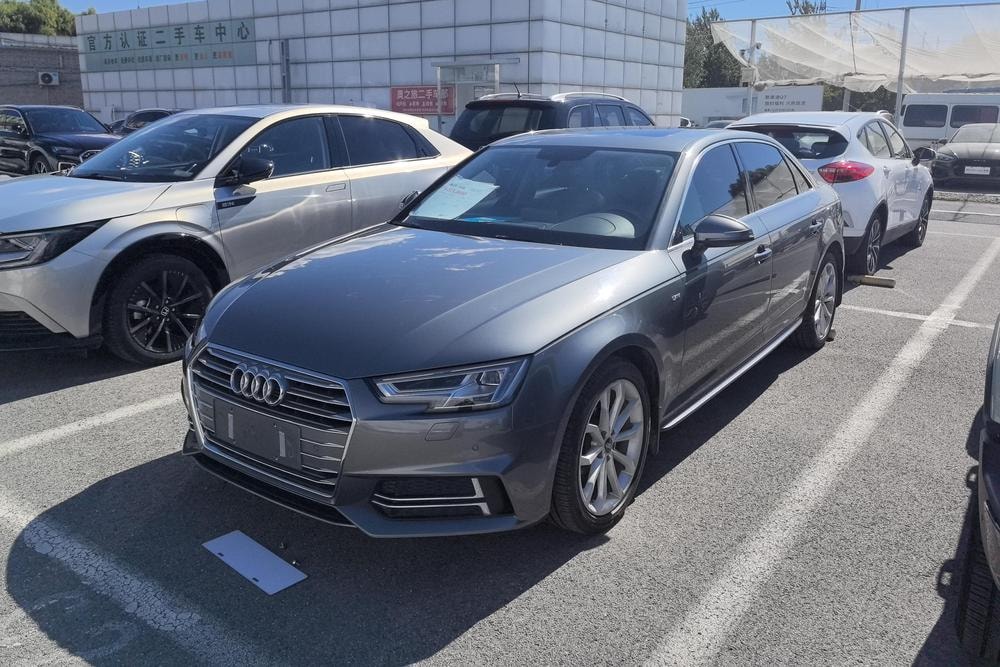 Audi A4L 2018 — фото автомобиля