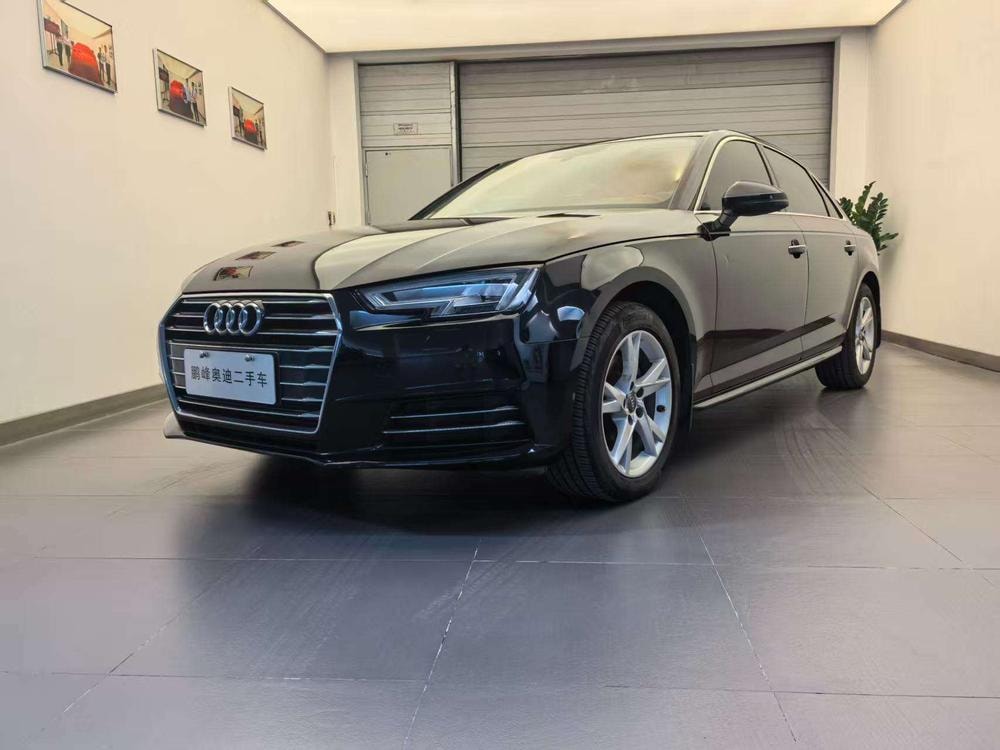 Audi A4L 2018 — фото автомобиля