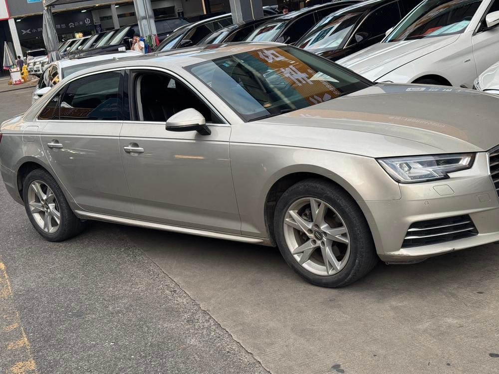 Audi A4L 2018 — фото автомобиля