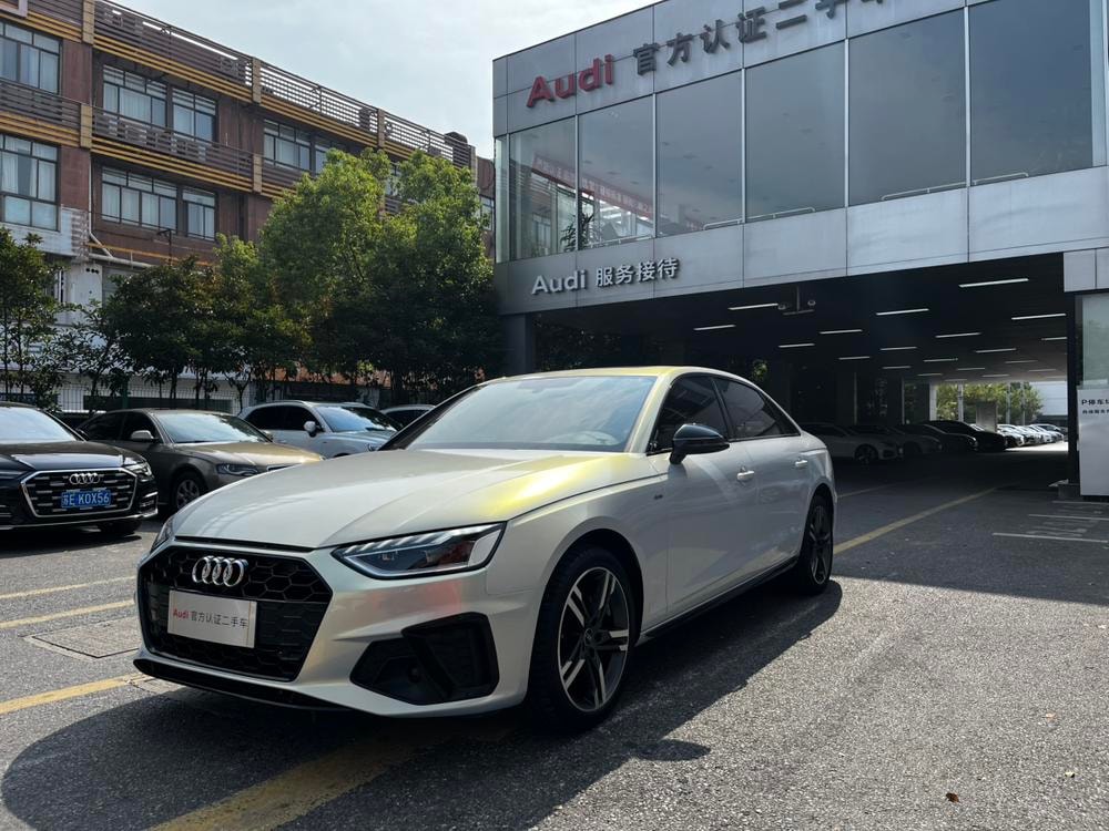 Audi A4L 2022 — фото автомобиля