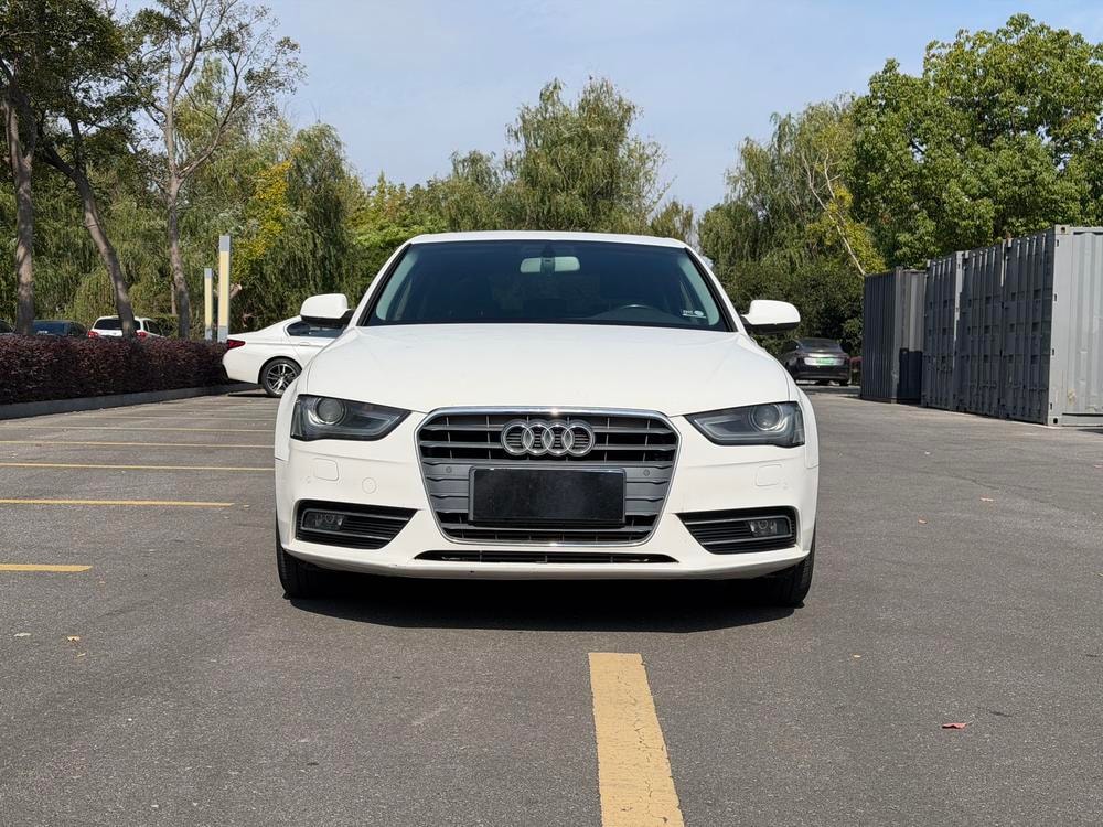 Audi A4L 2015 — фото автомобиля 1