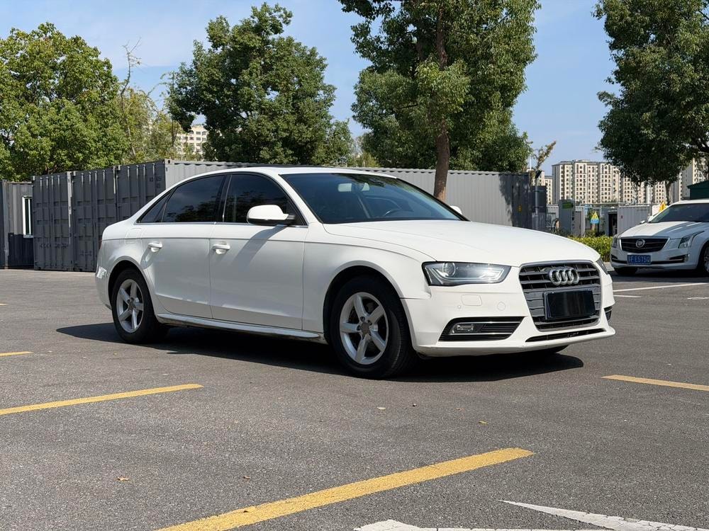 Audi A4L 2015 — фото автомобиля