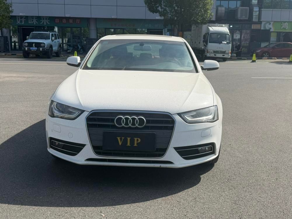 Audi A4L 2015 — фото автомобиля