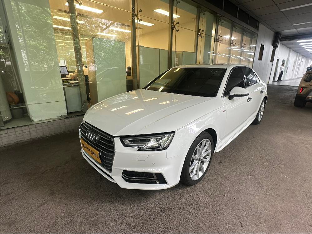 Audi A4L 2018 — фото автомобиля