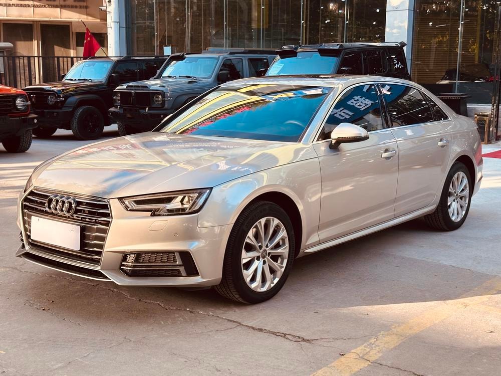 Audi A4L 2019 — фото автомобиля