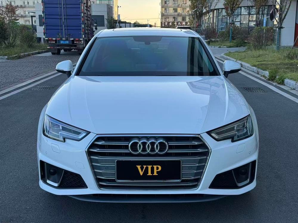 Audi A4L 2019 — фото автомобиля