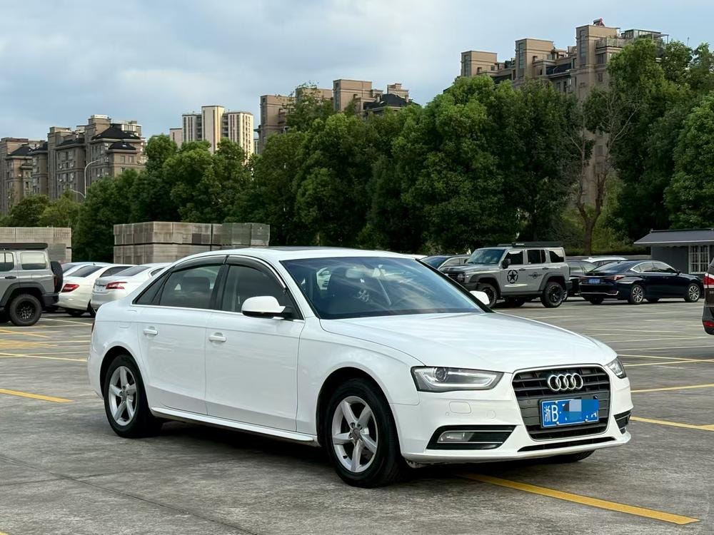 Audi A4L 2013 — фото автомобиля