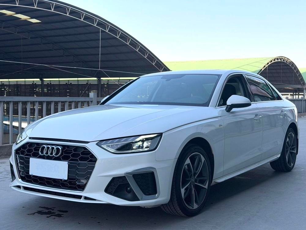 Audi A4L 2022 — фото автомобиля