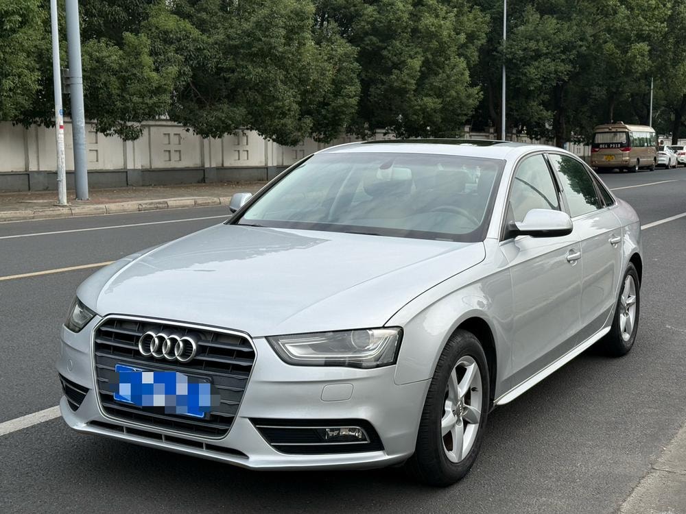 Audi A4L 2015 — фото автомобиля
