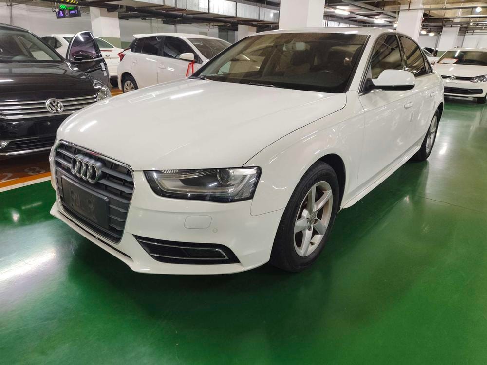 Audi A4L 2015 — фото автомобиля