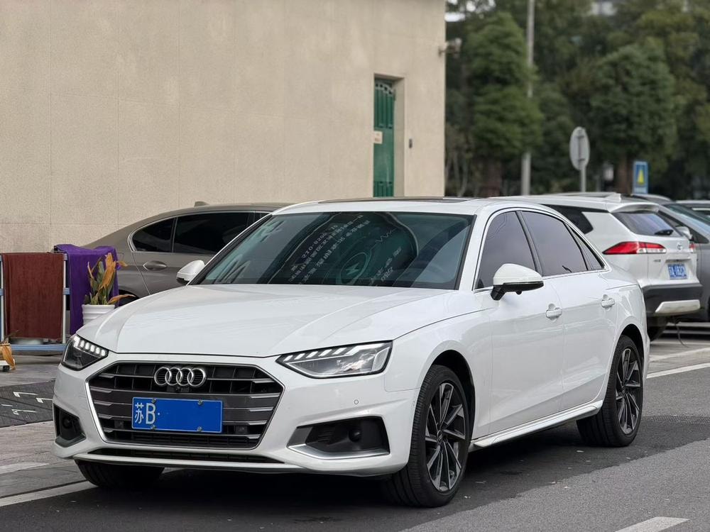 Audi A4L 2022 — фото автомобиля