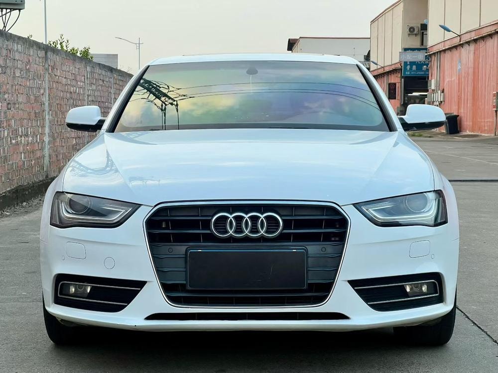 Audi A4L 2015 — фото автомобиля