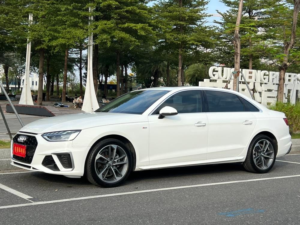 Audi A4L 2020 — фото автомобиля