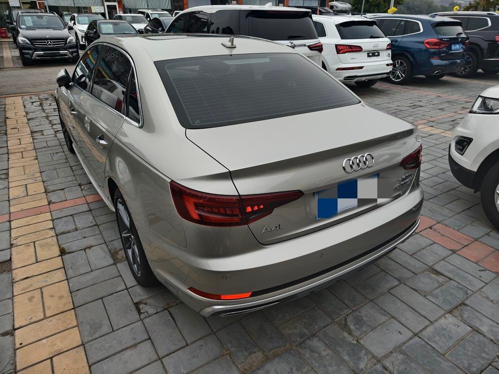 Audi A4L 2019 — фото автомобиля