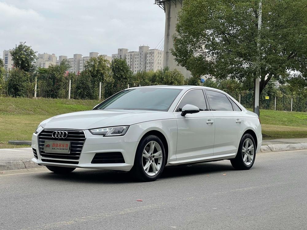 Audi A4L 2017 — фото автомобиля