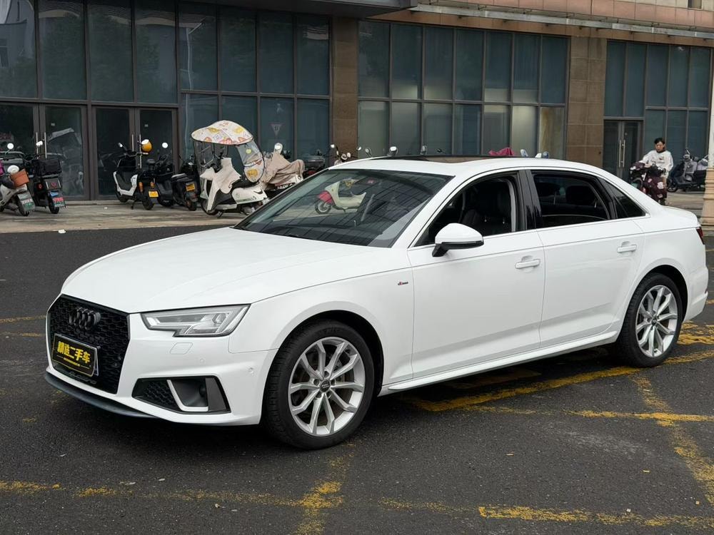 Audi A4L 2019 — фото автомобиля