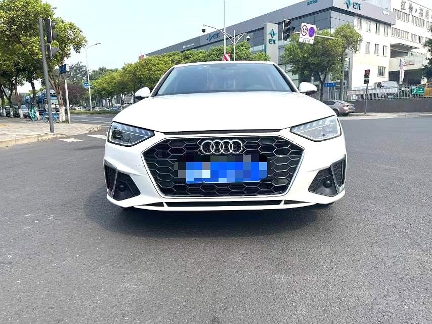 Audi A4L 2020 — фото автомобиля