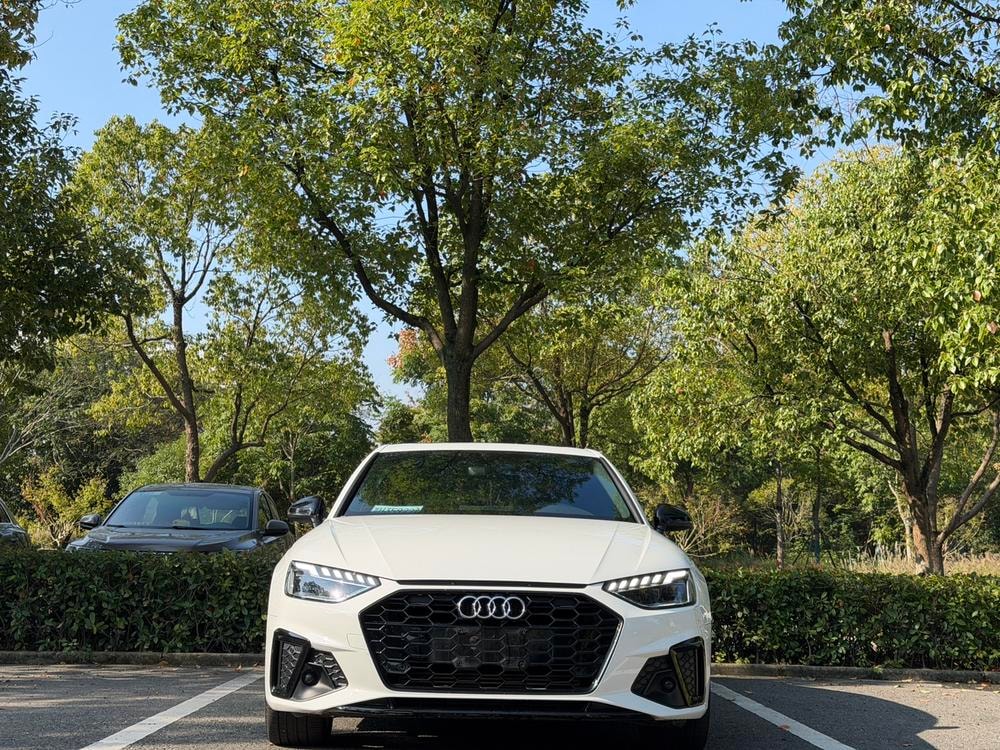Audi A4L 2023 — фото автомобиля
