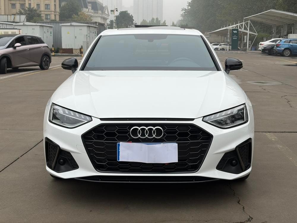 Audi A4L 2023 — фото автомобиля
