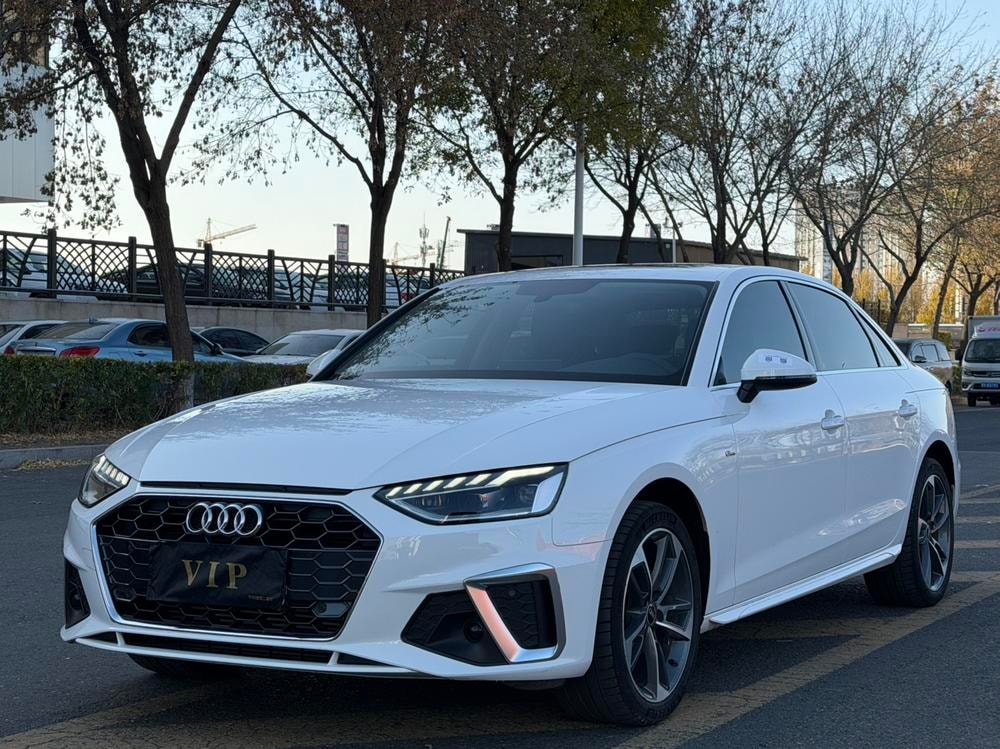 Audi A4L 2020 — фото автомобиля