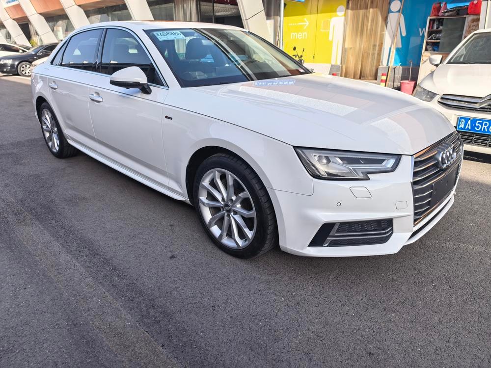 Audi A4L 2018 — фото автомобиля
