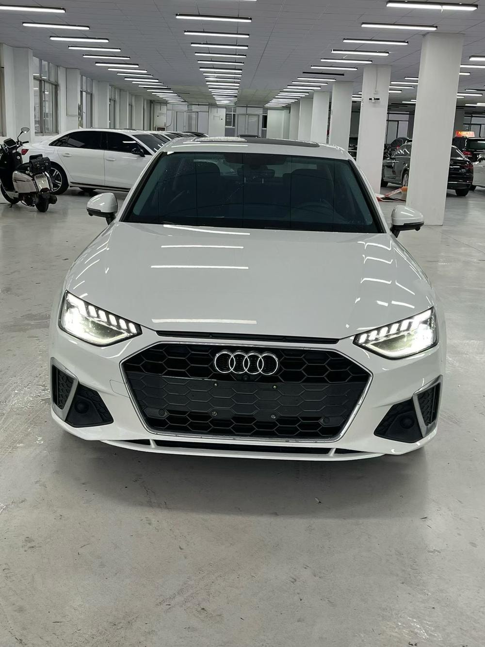 Audi A4L 2023 — фото автомобиля