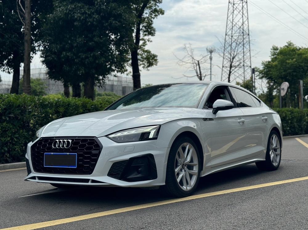 Audi A5 2022 — фото автомобиля