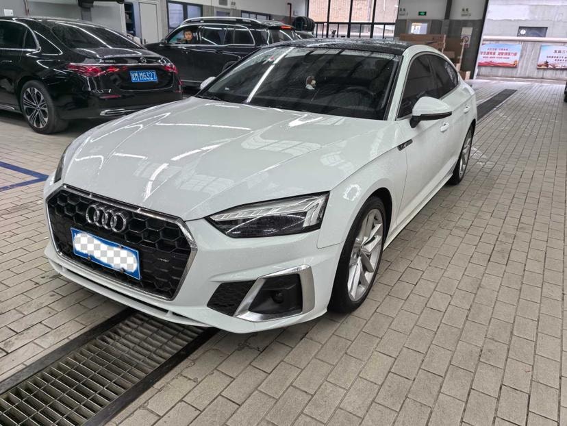 Audi A5 2021 — фото автомобиля
