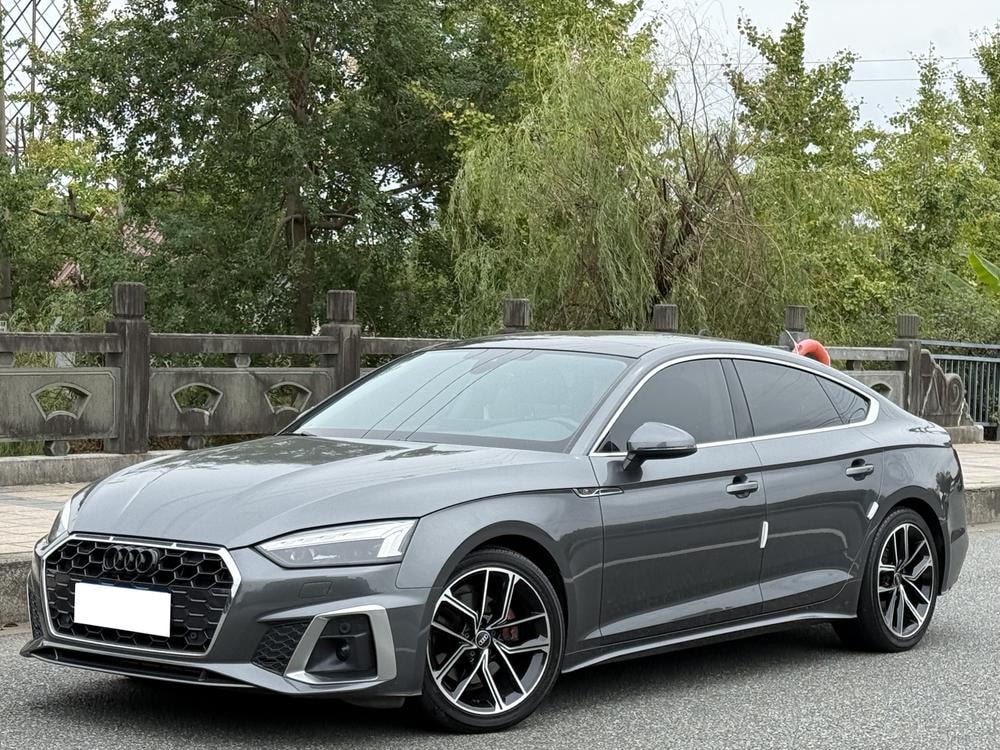 Audi A5 2022 — фото автомобиля
