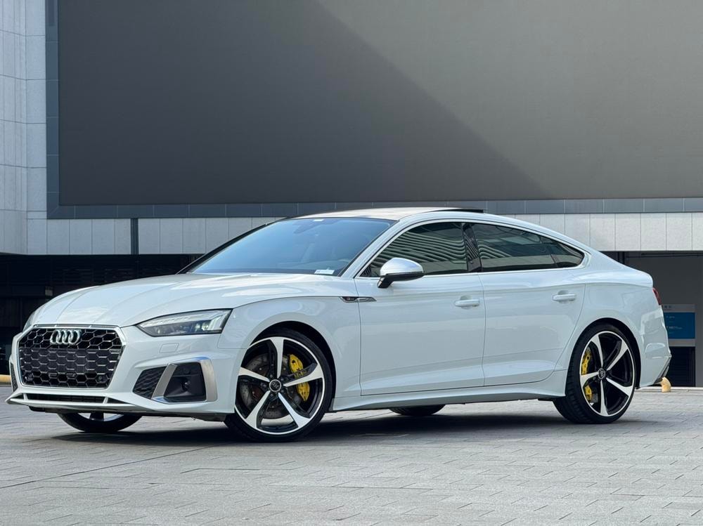 Audi A5 2021 — фото автомобиля