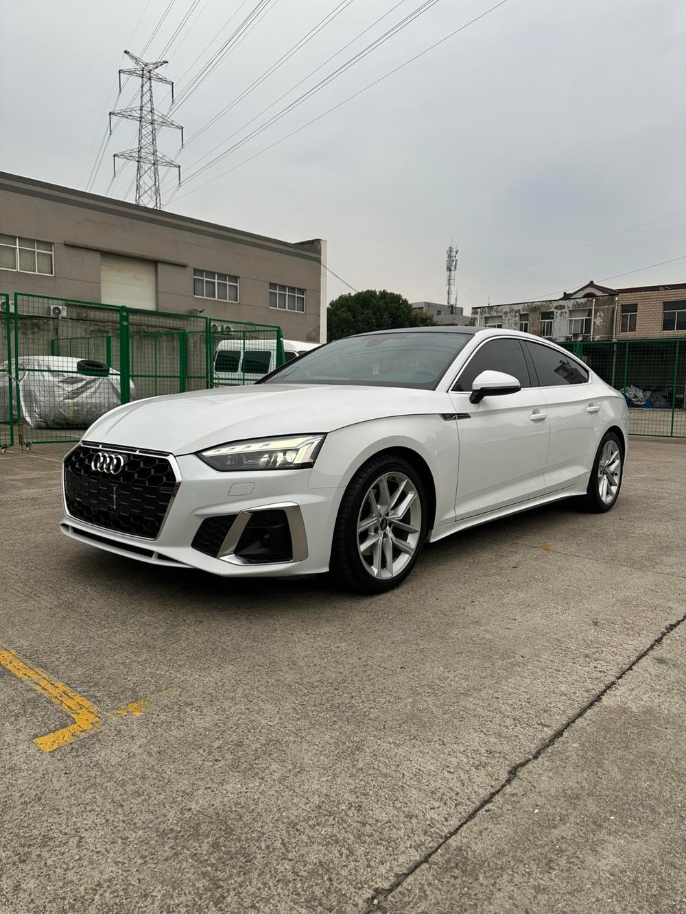 Audi A5 2022 — фото автомобиля
