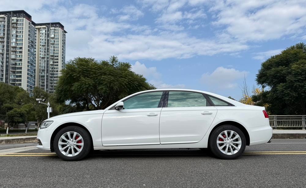 Audi A6L 2012 — фото автомобиля 1
