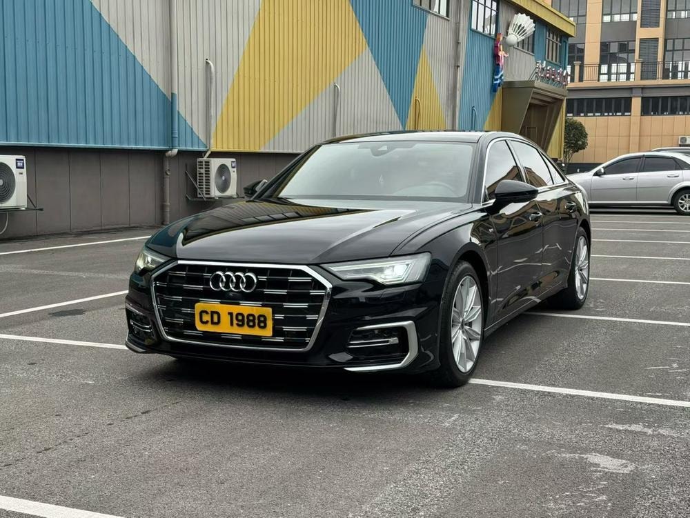 Audi A6L 2023 — фото автомобиля