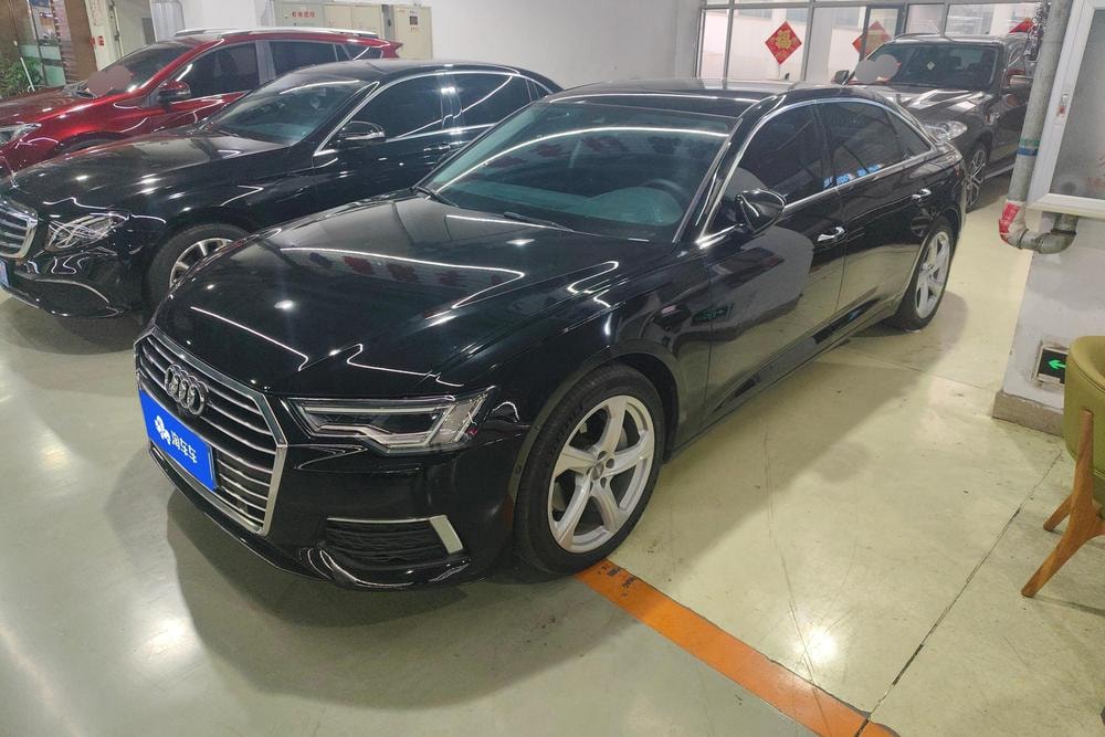 Audi A6L 2021 — фото автомобиля