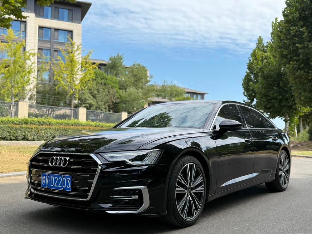 Audi A6L 2023 — фото автомобиля