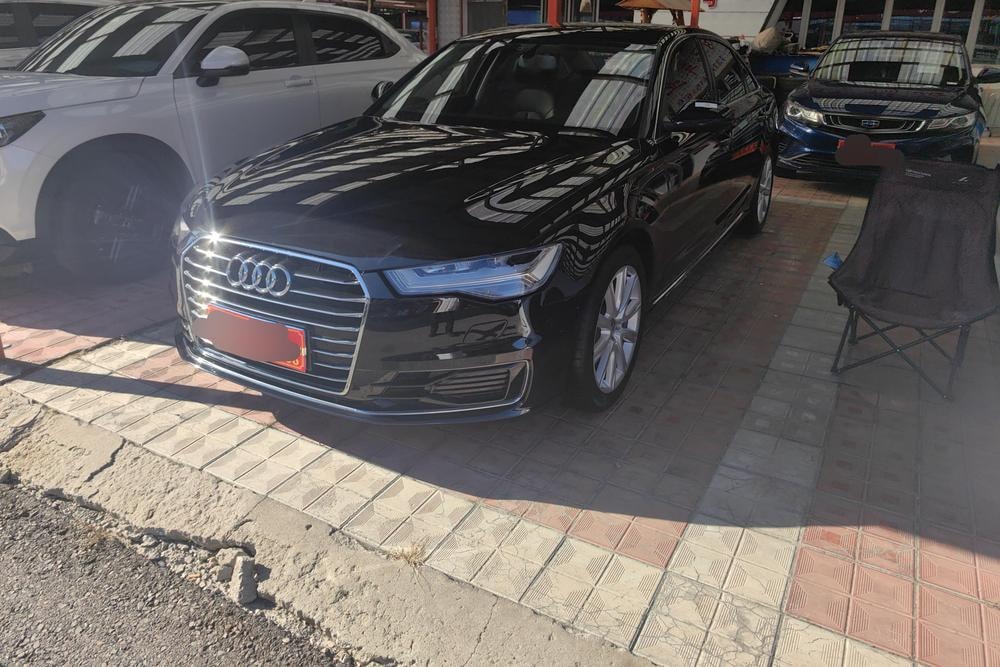 Audi A6L 2018 — фото автомобиля