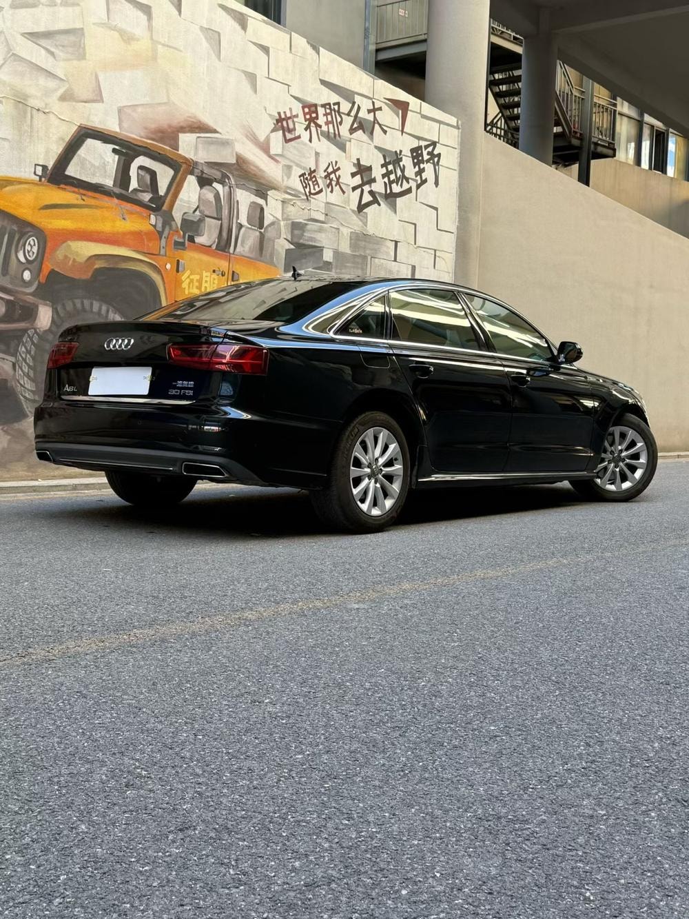 Audi A6L 2017 — фото автомобиля