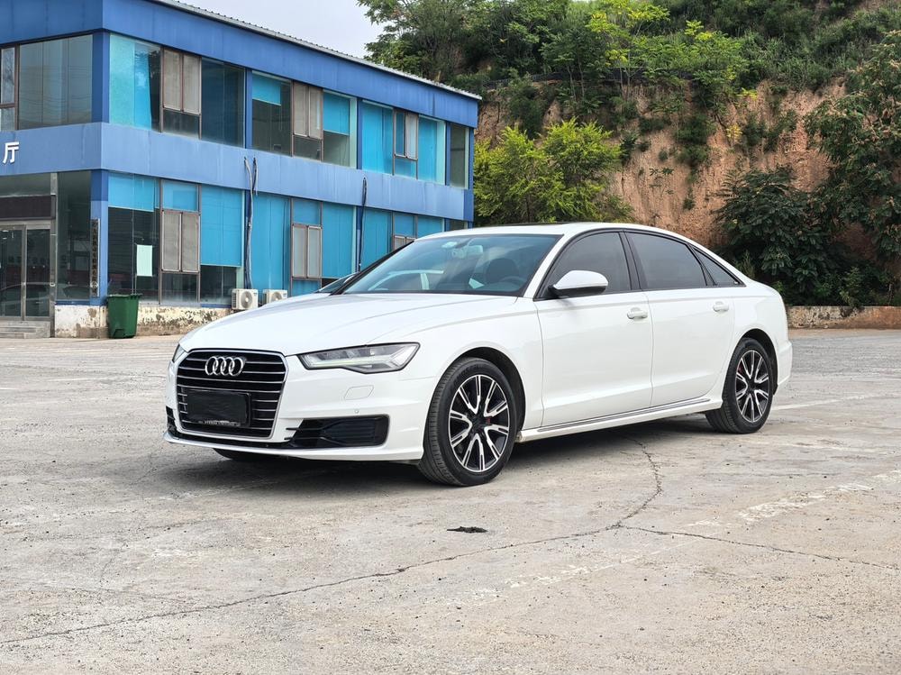 Audi A6L 2018 — фото автомобиля 1